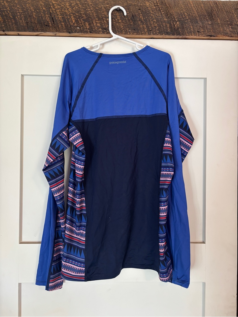 Patagonia women’s rash guard - Picture 2 of 3